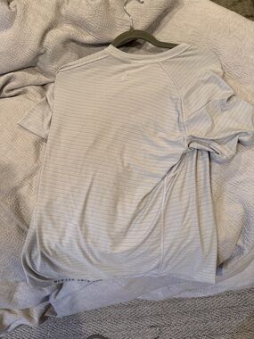 Lululemon Light Gray Men's Short-Sleeve Crew Shirt